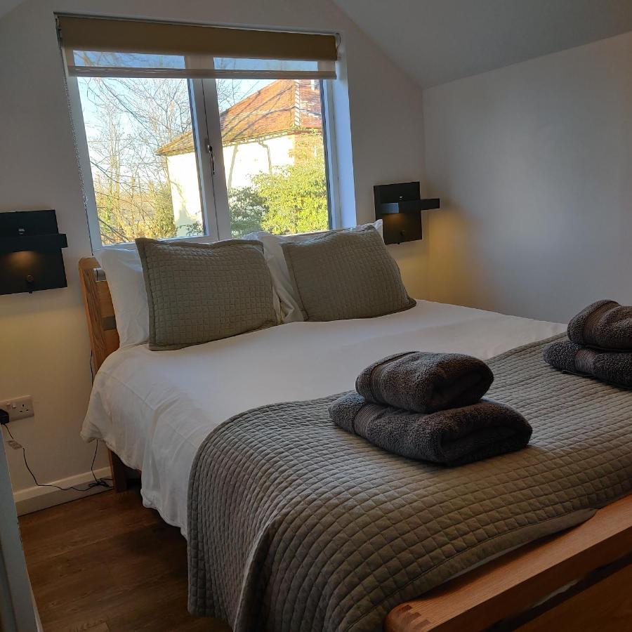 Delightful & Picturesque Modern Detached Apartment, Next To Chester Zoo, Near Park And Ride To City Centre 외부 사진