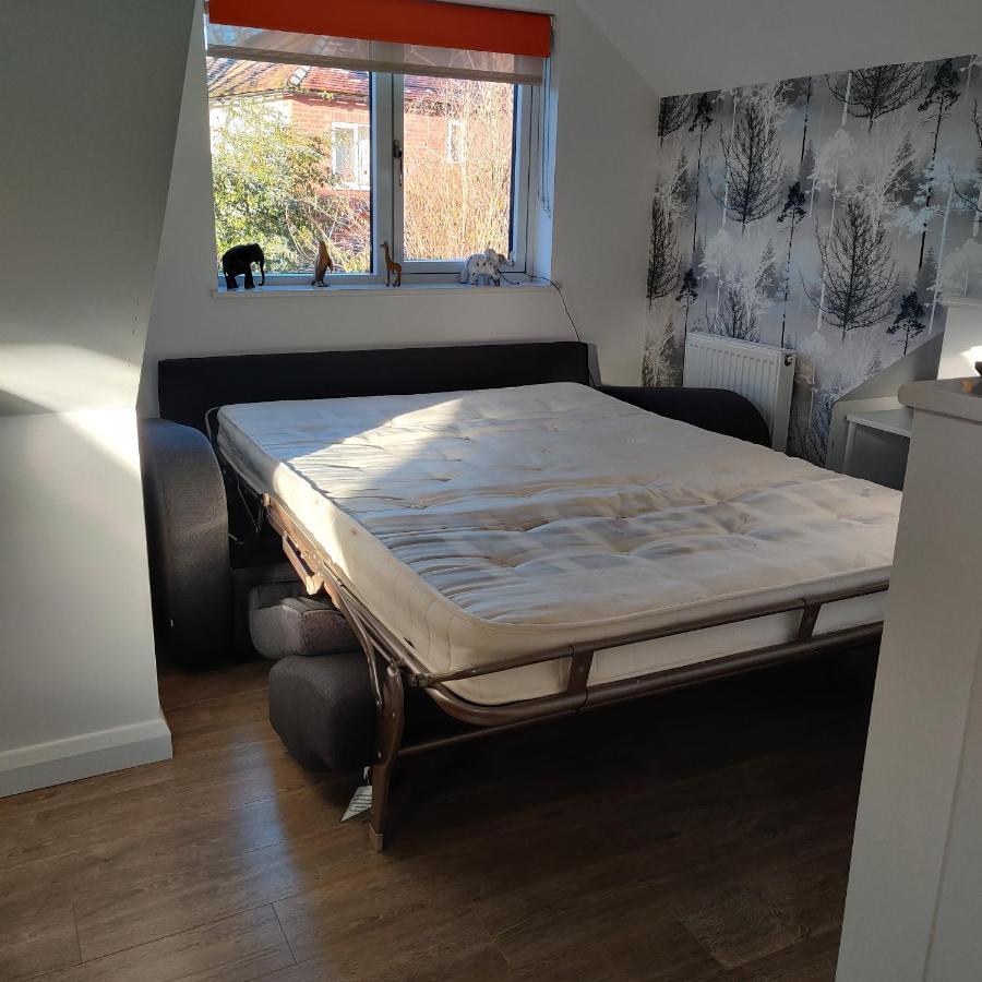 Delightful & Picturesque Modern Detached Apartment, Next To Chester Zoo, Near Park And Ride To City Centre 외부 사진