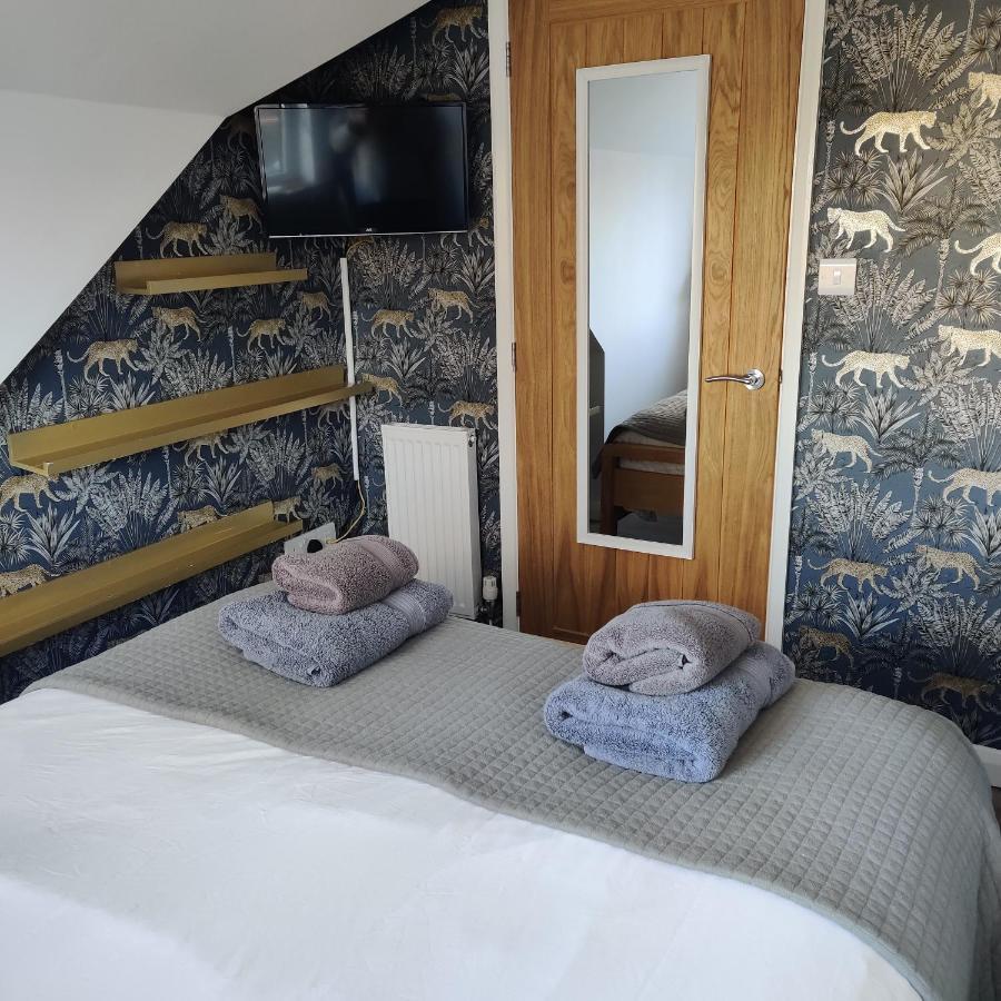 Delightful & Picturesque Modern Detached Apartment, Next To Chester Zoo, Near Park And Ride To City Centre 외부 사진
