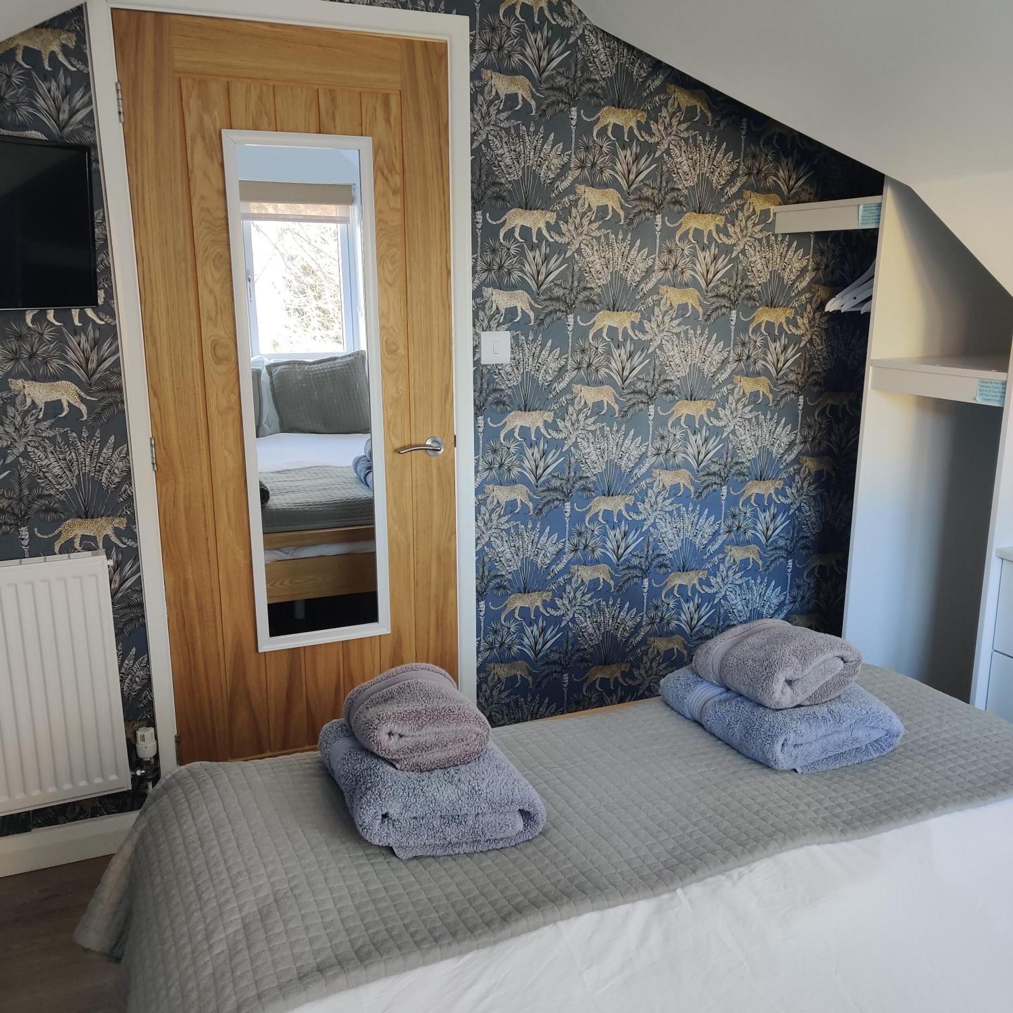 Delightful & Picturesque Modern Detached Apartment, Next To Chester Zoo, Near Park And Ride To City Centre 외부 사진